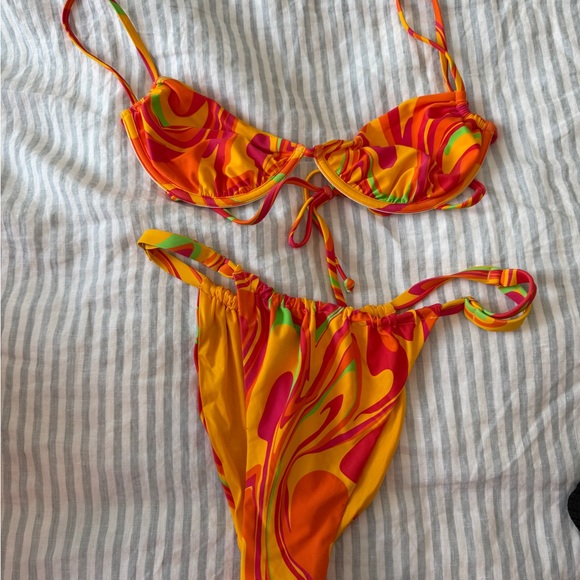 WeWoreWhat Other - Vibrant Swirl Bikini Set